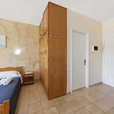 Athineos Apartmán *