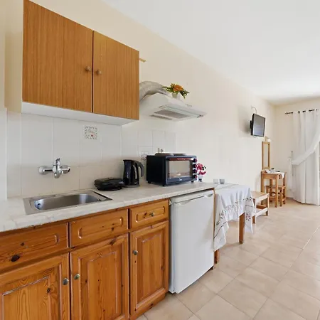 Athineos Apartmán *