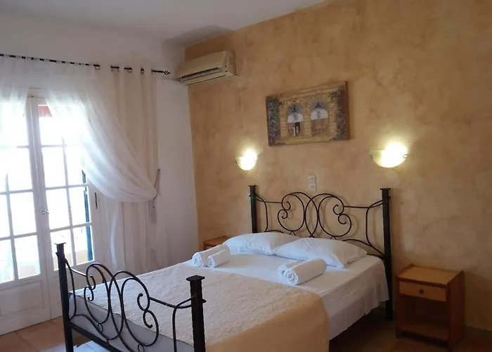 Athineos شقة